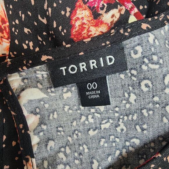 Torrid Floral & Leopard Print Challis Shift Dress with Keyhole Back (00) - Picture 7 of 7